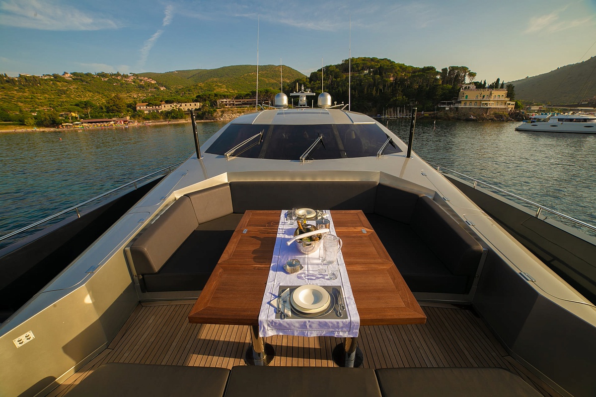 Аренда мега яхты 	Italcraft 105 Alemia В Италии